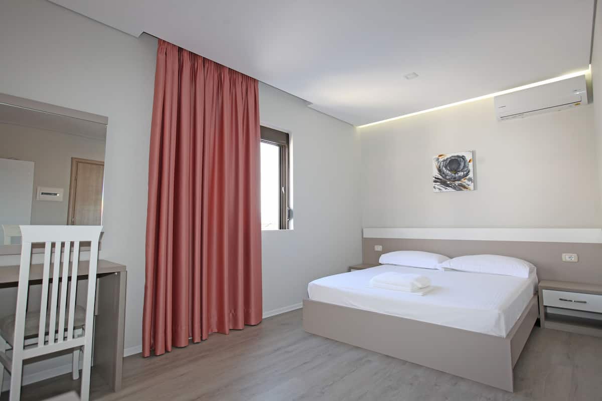 Deluxe Double Room, Partial Sea View