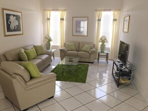 Living room - HR111 (Davenport)