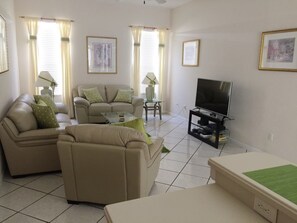 Apartment, Multiple Bedrooms | Living room - HR111 (Davenport)