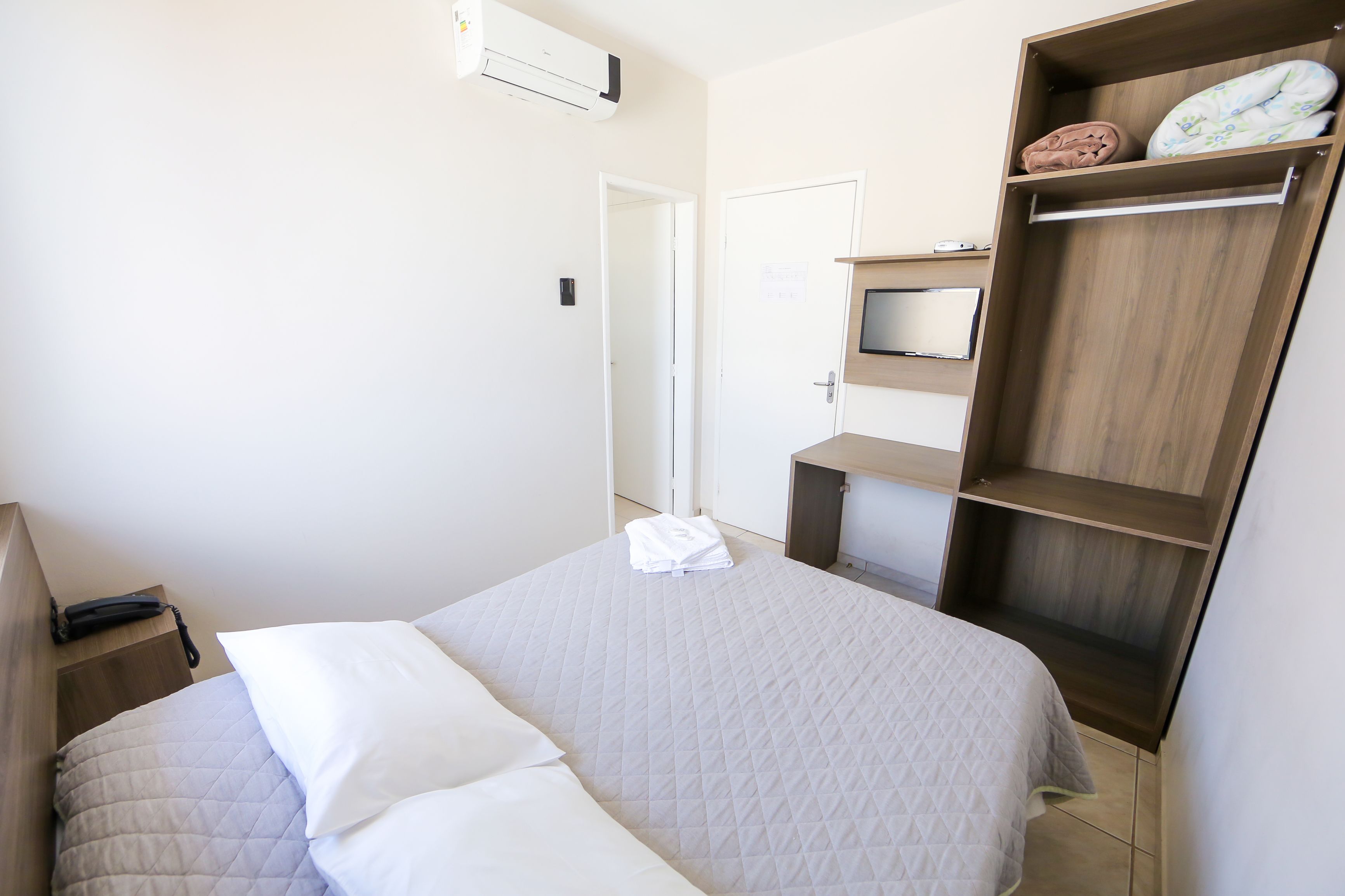 basic double room, 1 double bed | minibar, desk, iron/ironing board, free wifi