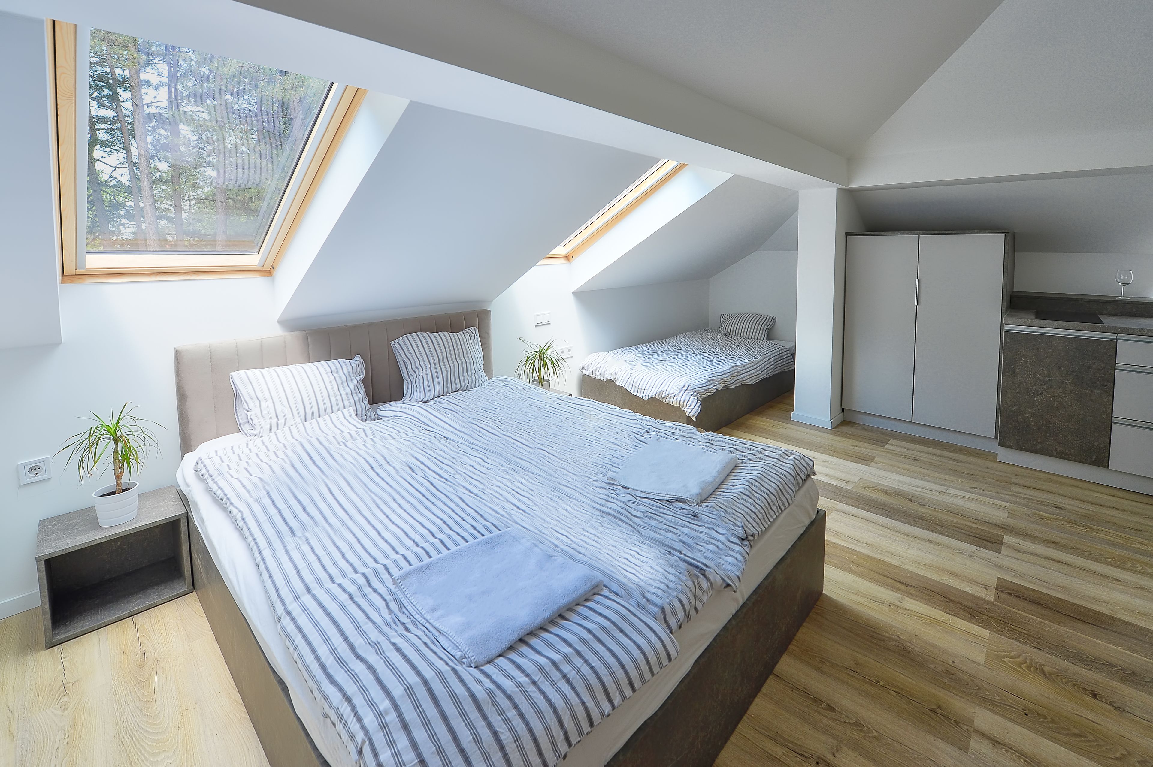 Comfort Studio, 1 Queen Bed | Iron/ironing board, free WiFi