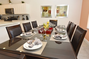 Apartment, Mehrere Schlafzimmer | Essbereich im Zimmer