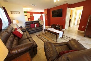 Apartment, Multiple Bedrooms | Living room