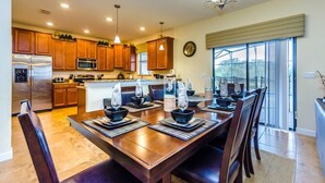 Apartment, Multiple Bedrooms | Makan dalam bilik