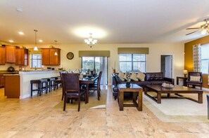 Living area - 2287VWD (Davenport)