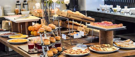Desayuno bufé gratuito y diario