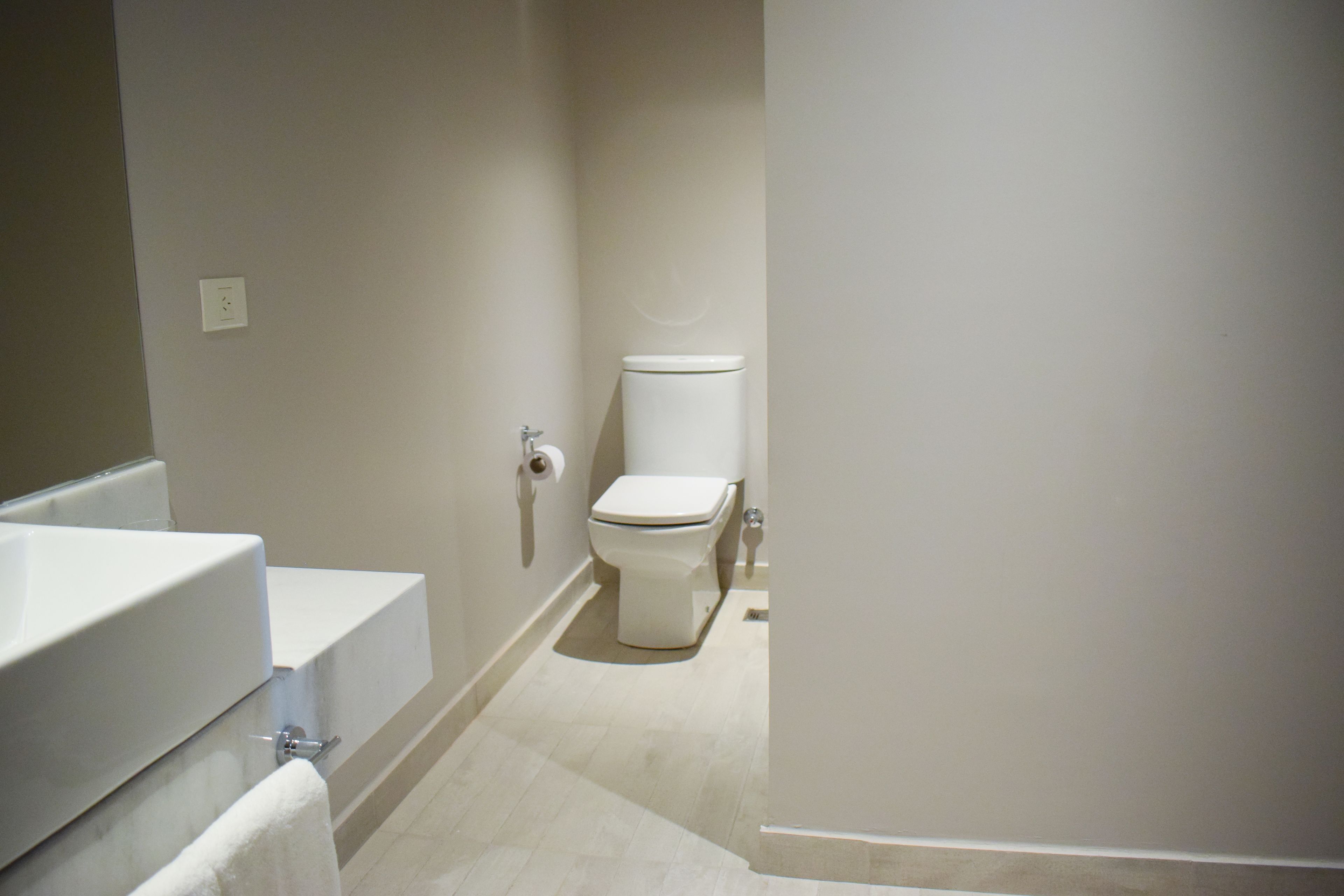 shower, rainfall showerhead, free toiletries, hair dryer