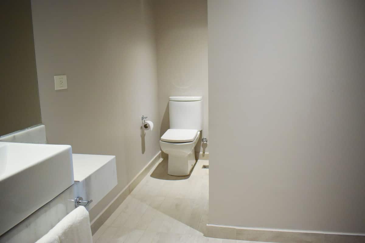 shower, rainfall showerhead, free toiletries, hair dryer