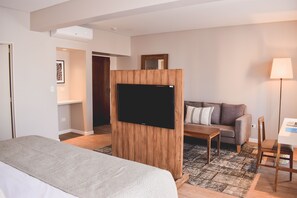 Executive Suite | Premium bedding, down comforters, minibar, in-room safe