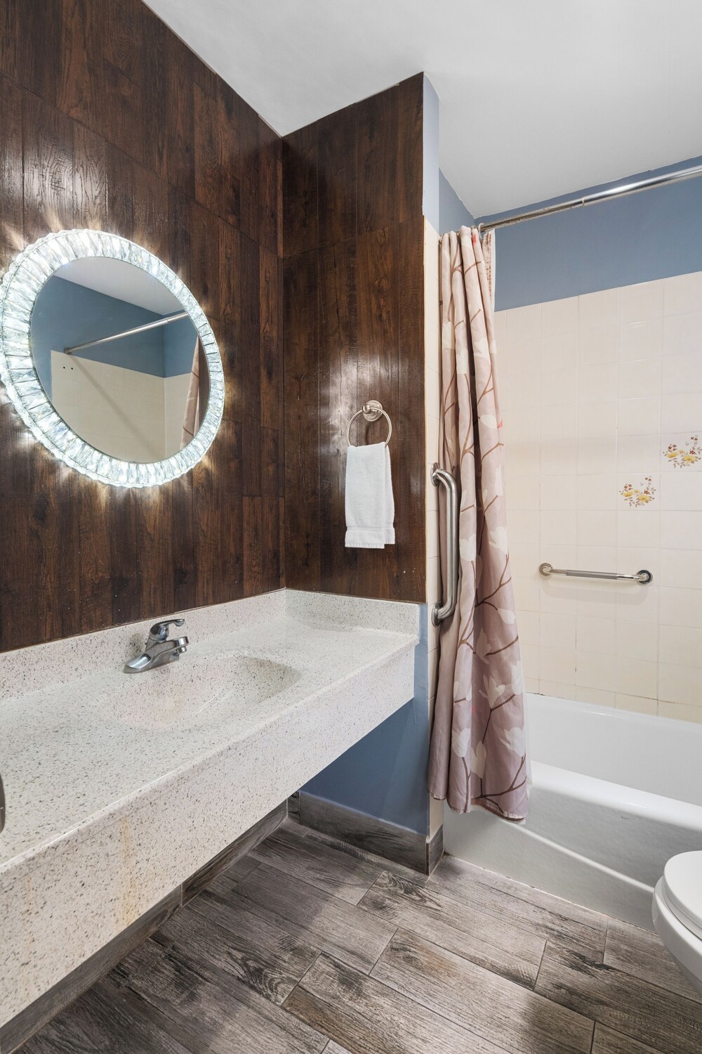 Villa Park Motel Property