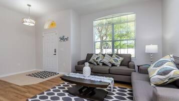 Apartment, Multiple Bedrooms | Living area