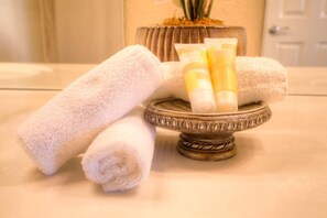 Bathroom - Bayshore Beauty (Orlando)