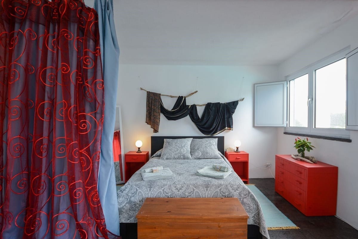 Panorama suite, kitchenette, uitzicht op zwembad | 1 slaapkamer, bedden met traagschuimmatrassen, een laptopwerkplek
