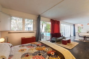 全景套房, 簡易廚房, 泳池景觀 | 客房景觀