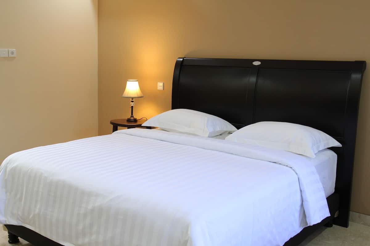 Desk, free WiFi, bed sheets