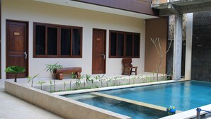 Outdoor pool - Kecik Inn (Canggu)