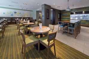 Restaurant - Premier Inn Bournemouth East Cliff (Bournemouth)