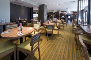 Restaurant - Premier Inn Bournemouth East Cliff (Bournemouth)