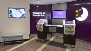 Reception - Premier Inn London Southgate (London)