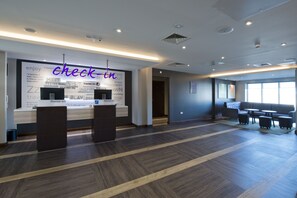 Reception - Premier Inn Rhyl Seafront (Rhyl)