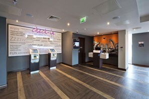 Reception - Premier Inn Slough West - Slough Trading Estate (Slough)