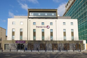 Exterior - Premier Inn Southampton - Cumberland Place (Southampton)