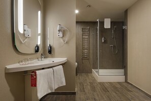 Familien-Doppelzimmer | Badezimmer