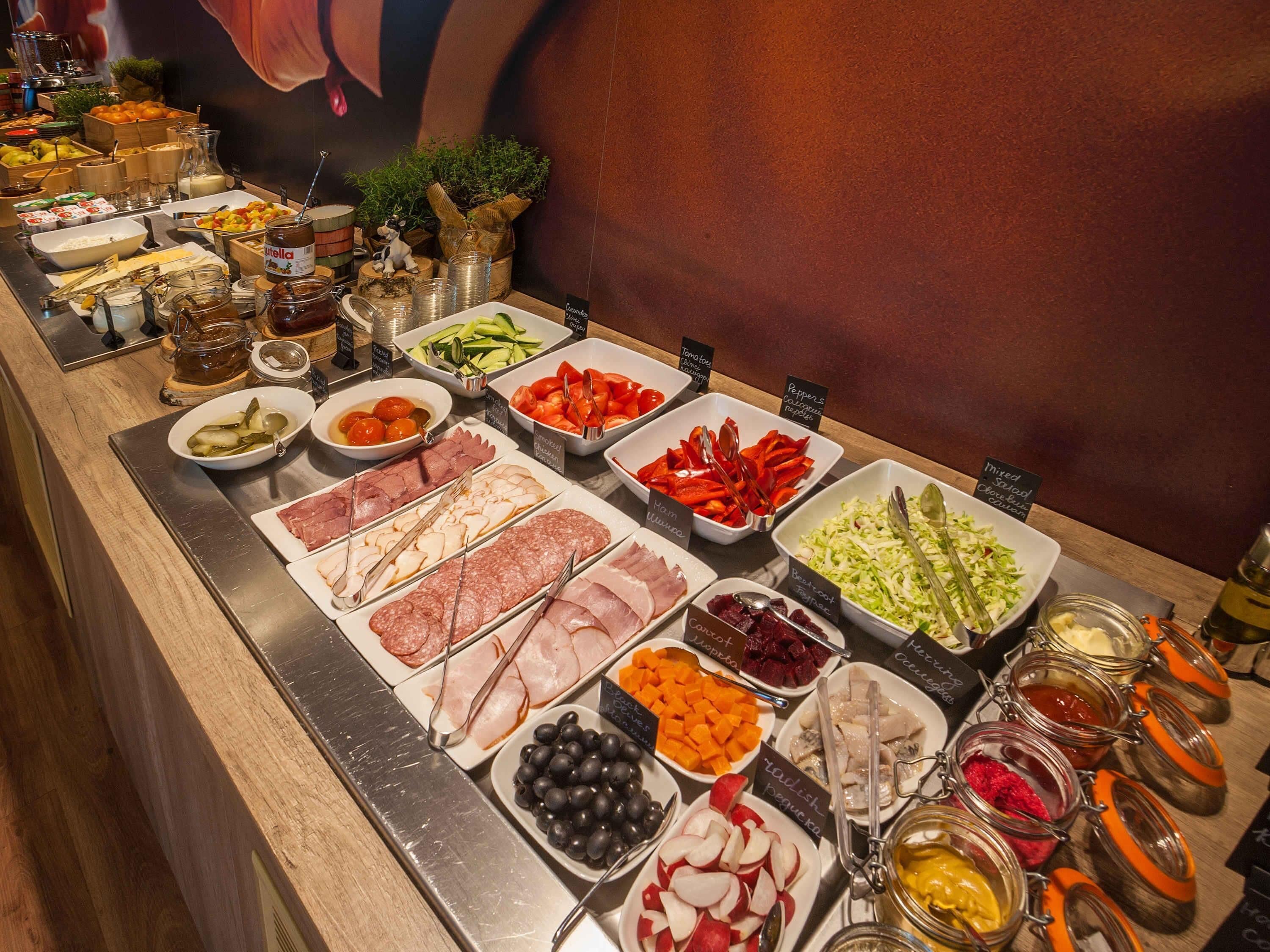 Desayuno buffet (UAH 444 por persona) 