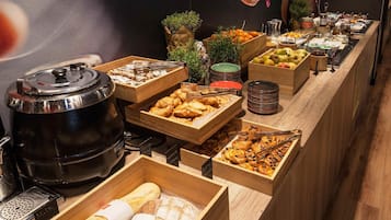 Petit déjeuner buffet (444 UAH par personne)