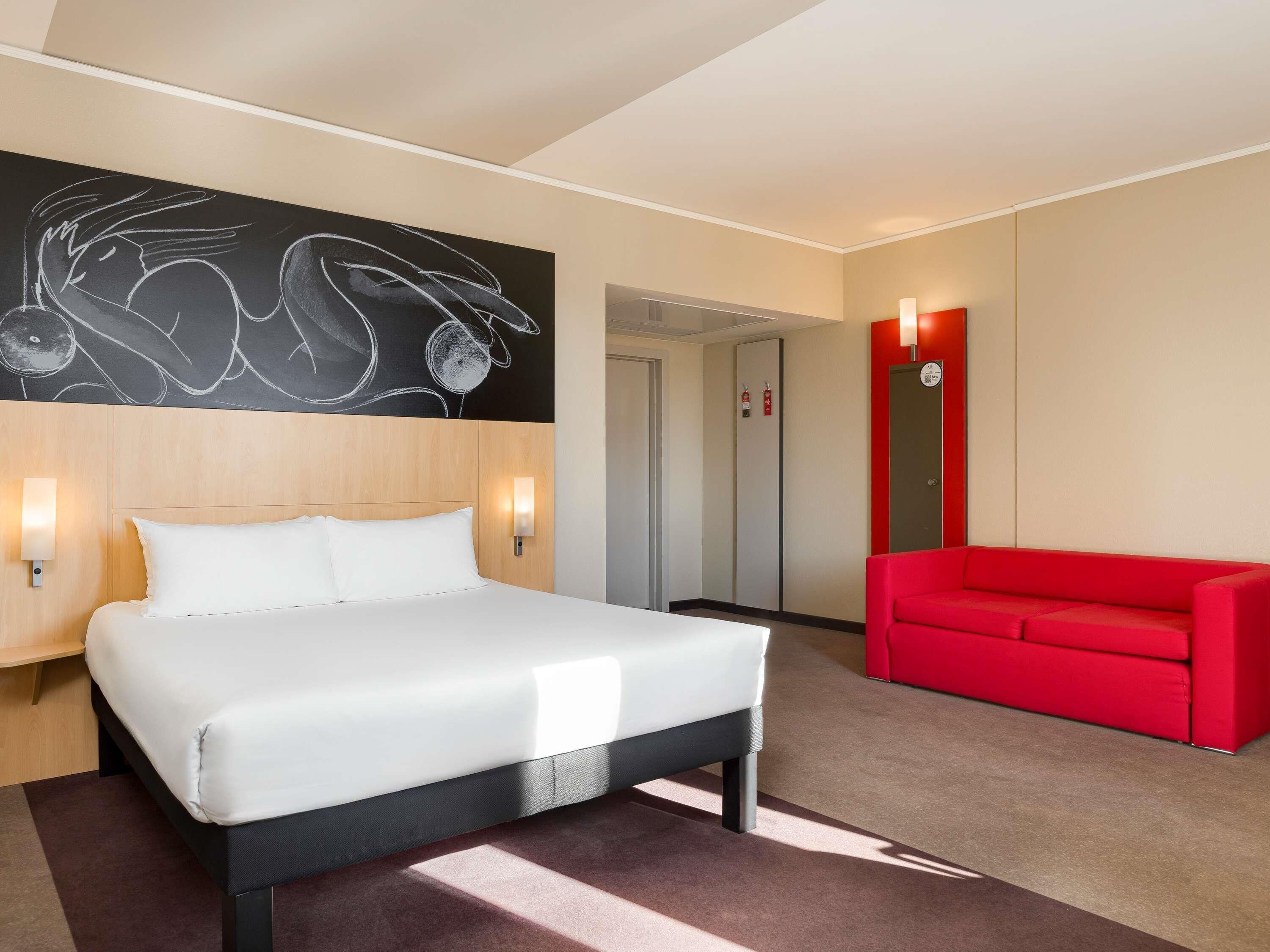 Chambre Double Familiale | Minibar, coffres-forts dans les chambres, bureau