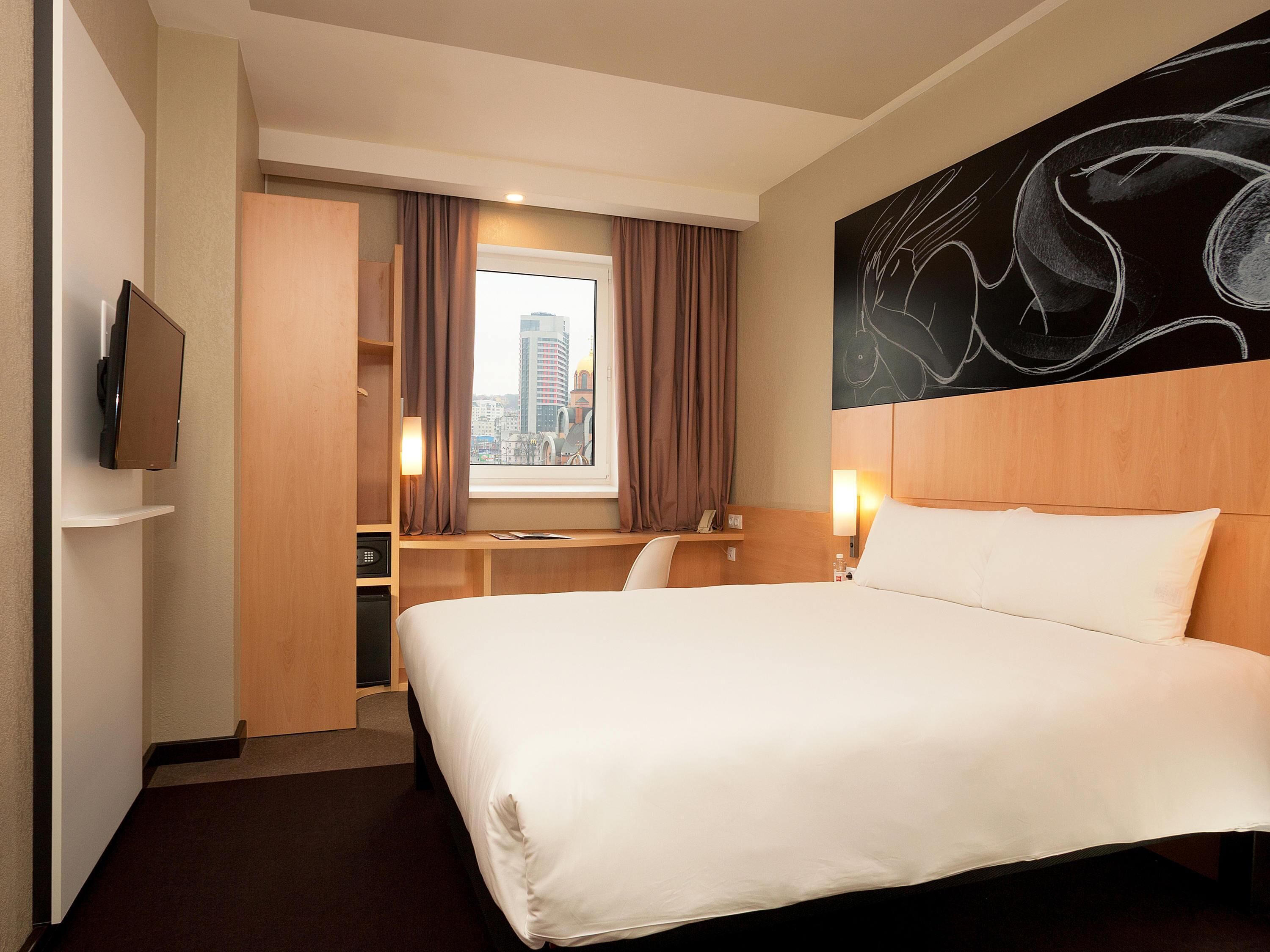 Standard Double Room, 1 Double Bed | Minibar, in-room safe, desk, laptop workspace