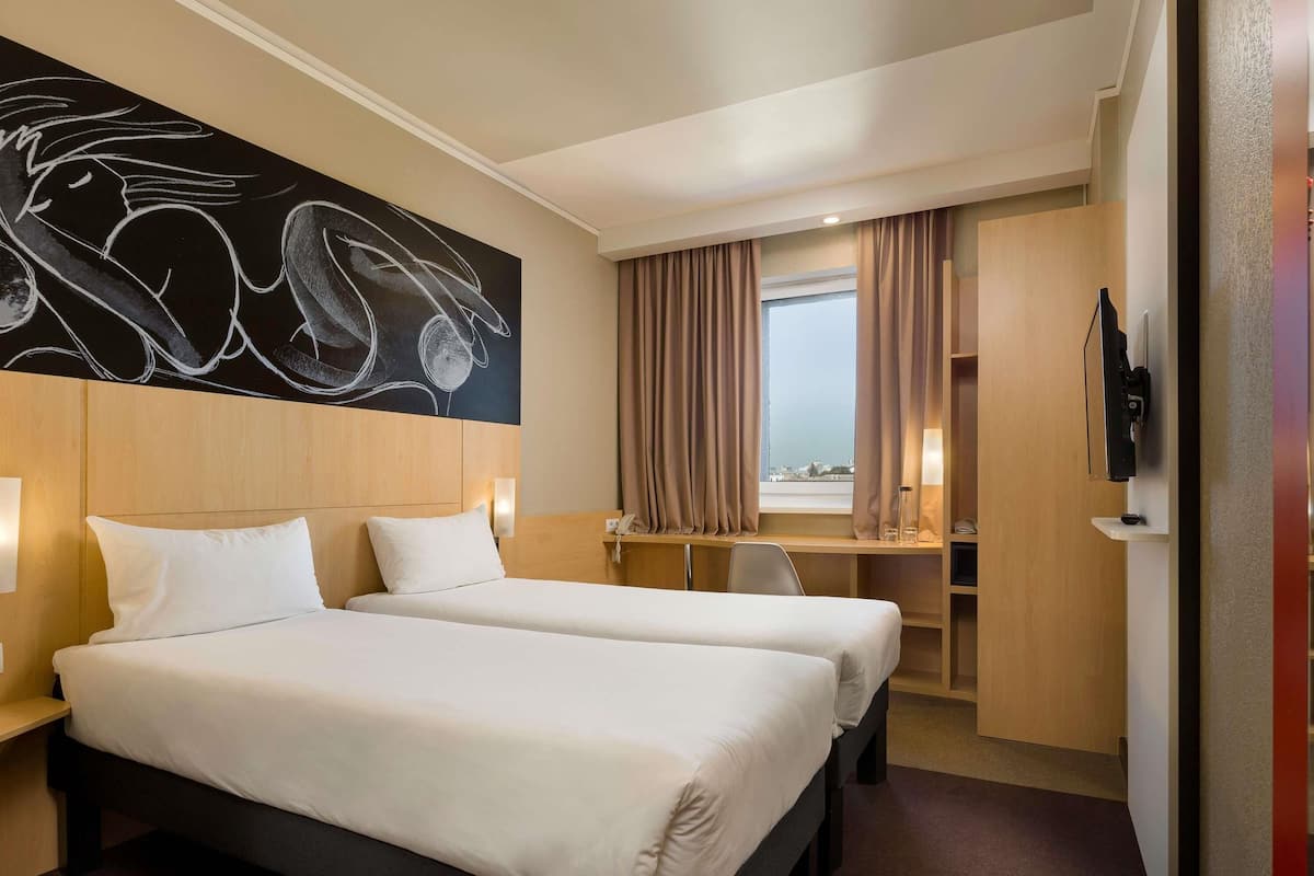 Standard Room, 2 Twin Beds | Minibar, in-room safe, desk, laptop workspace