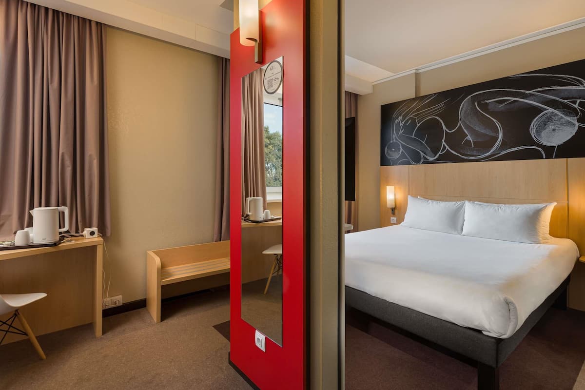 Family Double Room | Minibar, in-room safe, desk, laptop workspace