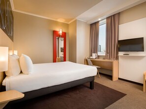 Premium Double Room, 1 Double Bed | Minibar, in-room safe, desk, laptop workspace - ibis Kyiv Railway Station (Kyiv)