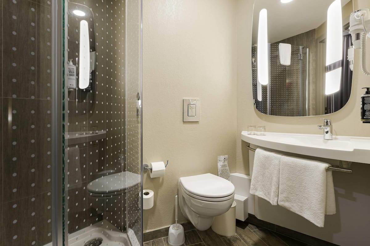 Standard Double Room, 1 Double Bed | Minibar, in-room safe, desk, laptop workspace
