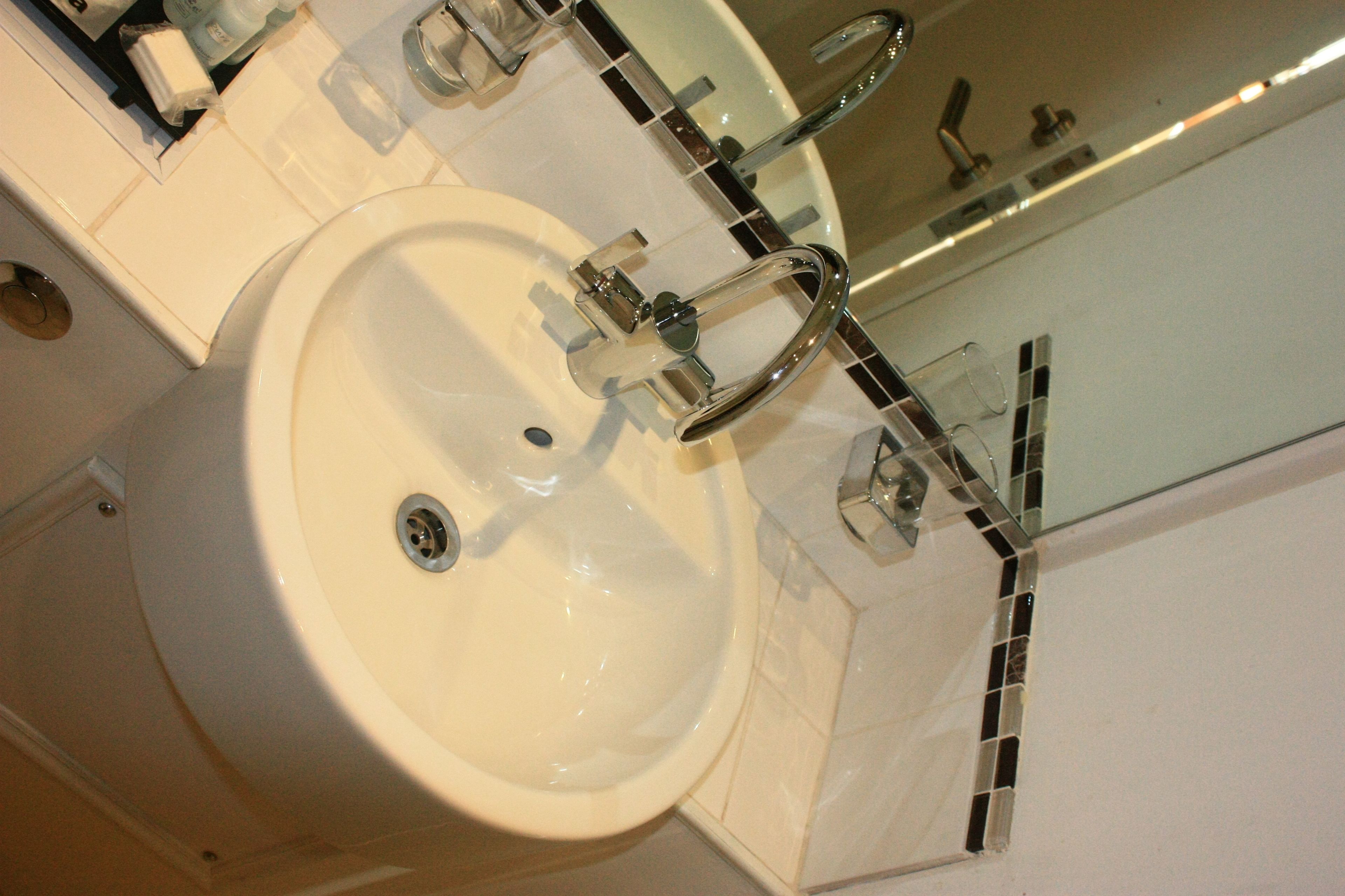 free toiletries, towels