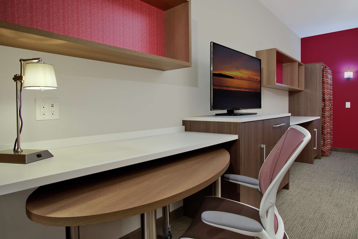 In-room safe, individually decorated, individually furnished, desk