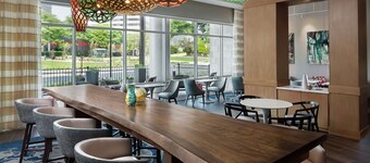 Hampton Inn & Suites Teaneck Glenpointe