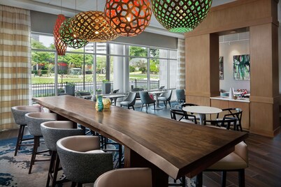 Hampton Inn & Suites Teaneck Glenpointe