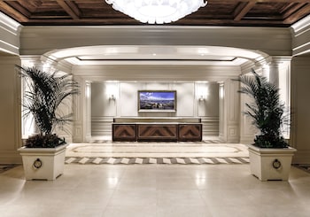 Hotel entrance and lobby at Hotel Bennett