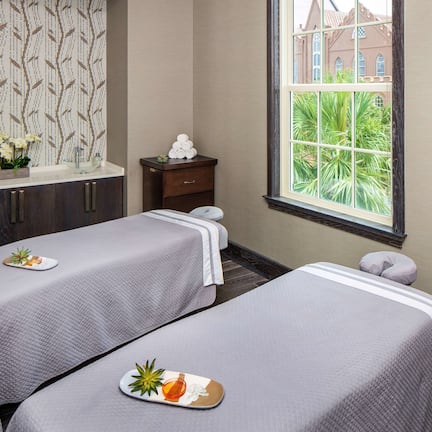 Couples treatment rooms, body treatments, aromatherapy