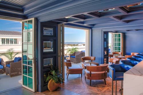 3 bars/lounges, lobby lounge, rooftop bar, Champagne bar