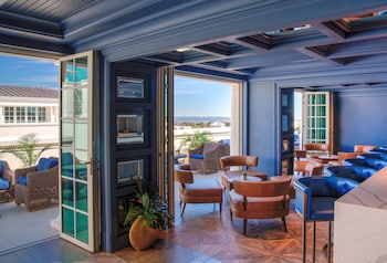 3 bars/lounges, lobby lounge, rooftop bar, Champagne bar at Hotel Bennett