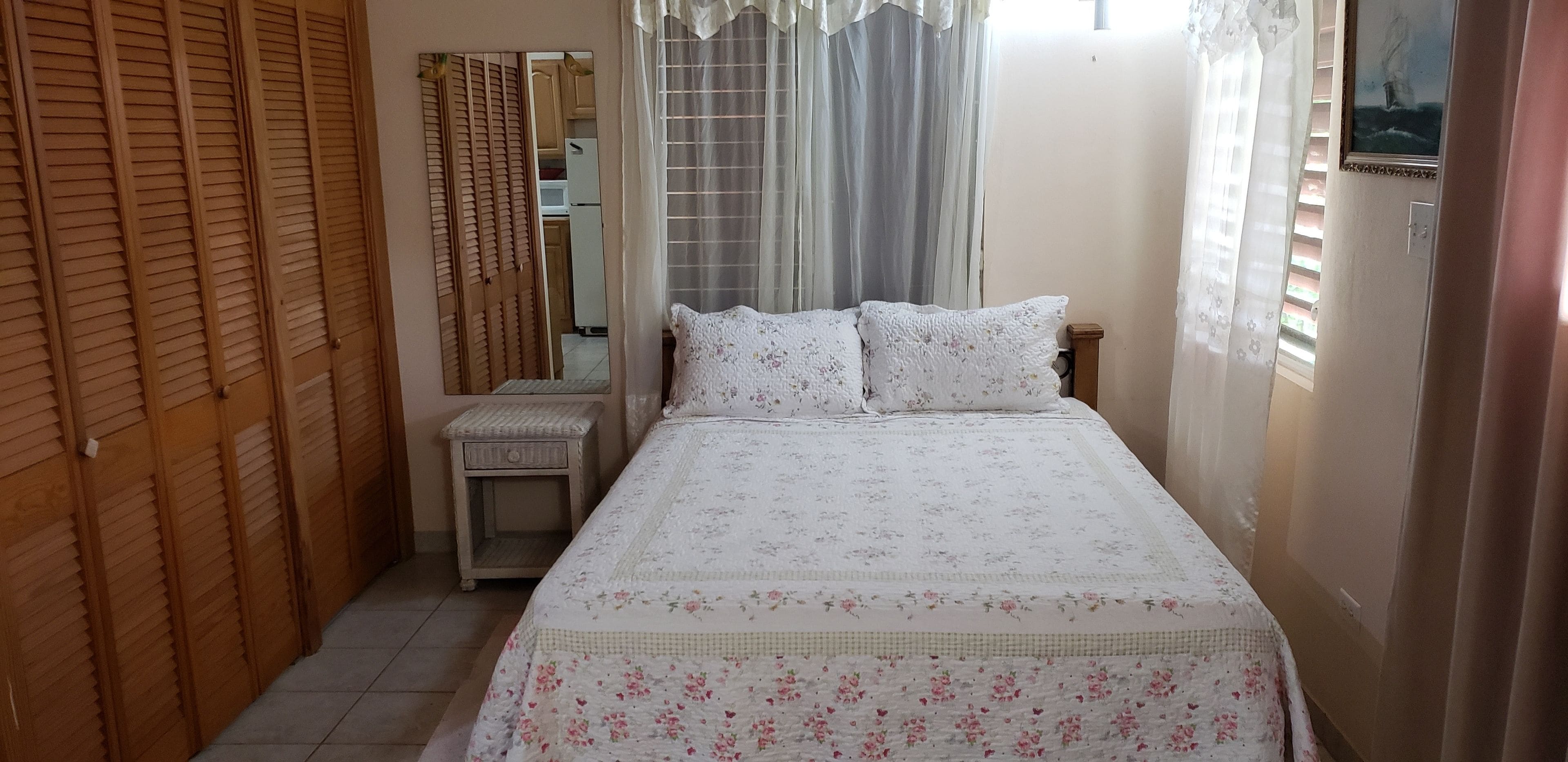 開放式客房, 花園景觀 | 獨特裝潢、布置獨特、熨斗/熨衣板、床單