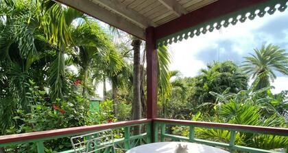 The Greenside Cottages - Private Tropical Garden - Residential area 5 mins from the beach