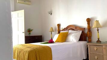 Apartment, Garden View (Cottage 1) | Individually decorated, individually furnished, iron/ironing board