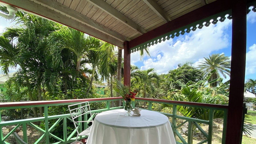 The Greenside Cottages - Private Tropical Garden - Residential area 5 mins from the beach