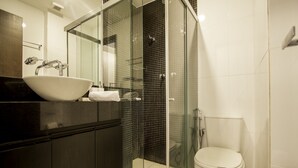 A modern bathroom with a glass-enclosed shower, a white sink, and a toilet. - LineRio Copacabana Family Residence 363 (Rio de Janeiro)