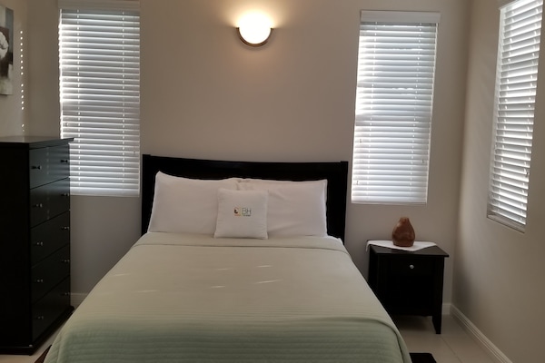 Luxury Apartment, 1 Bedroom, Ensuite | 1 bedroom, Egyptian cotton sheets, premium bedding, in-room safe
