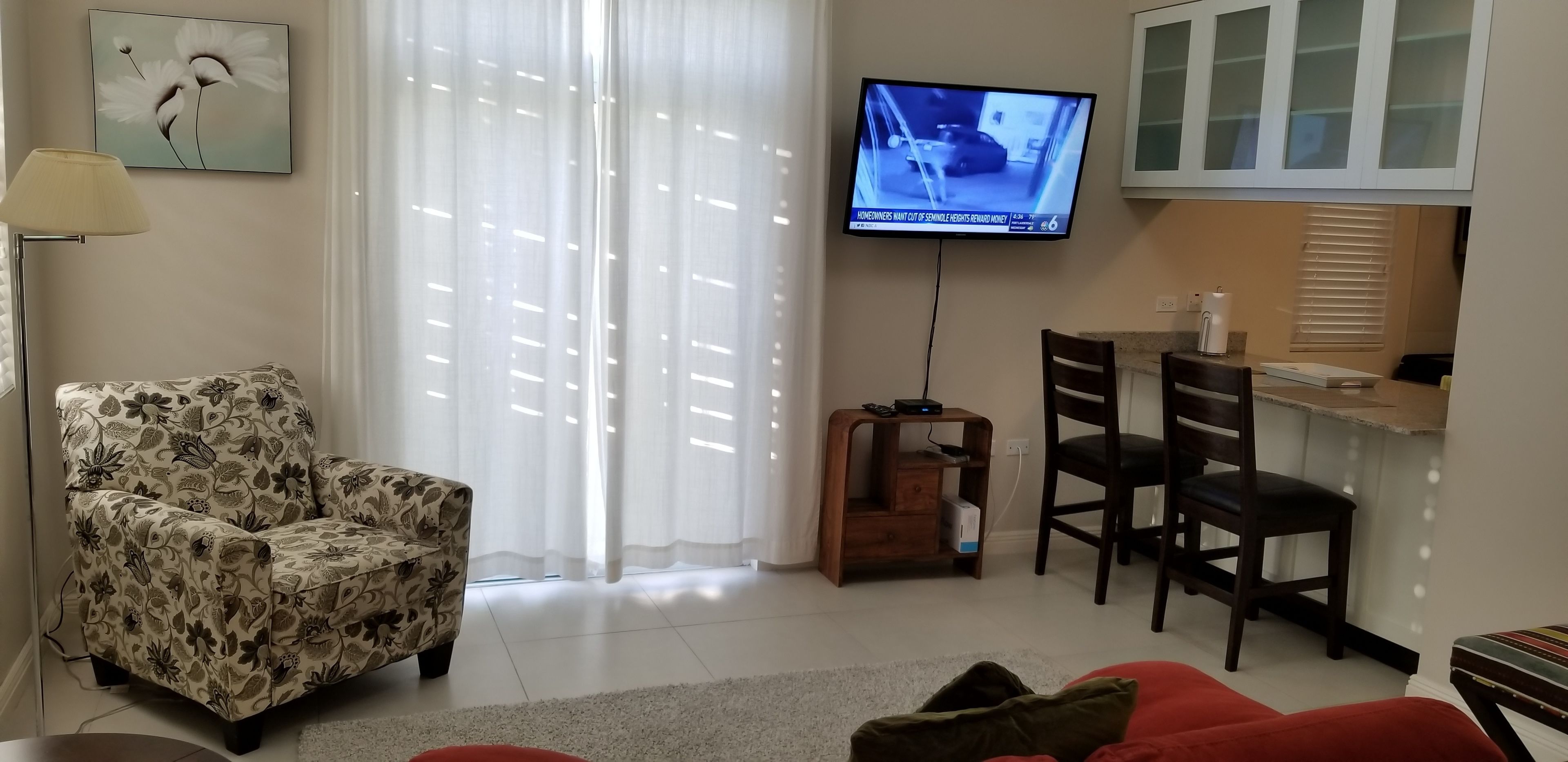Luxury Apartment, 1 Bedroom, Ensuite | Living area | 50-inch flat-screen TV with cable channels, TV, DVD player